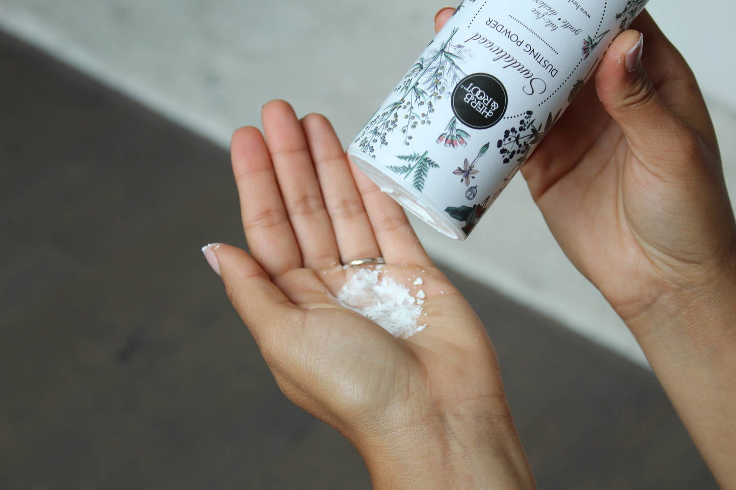 Sandalwood Dusting Powder