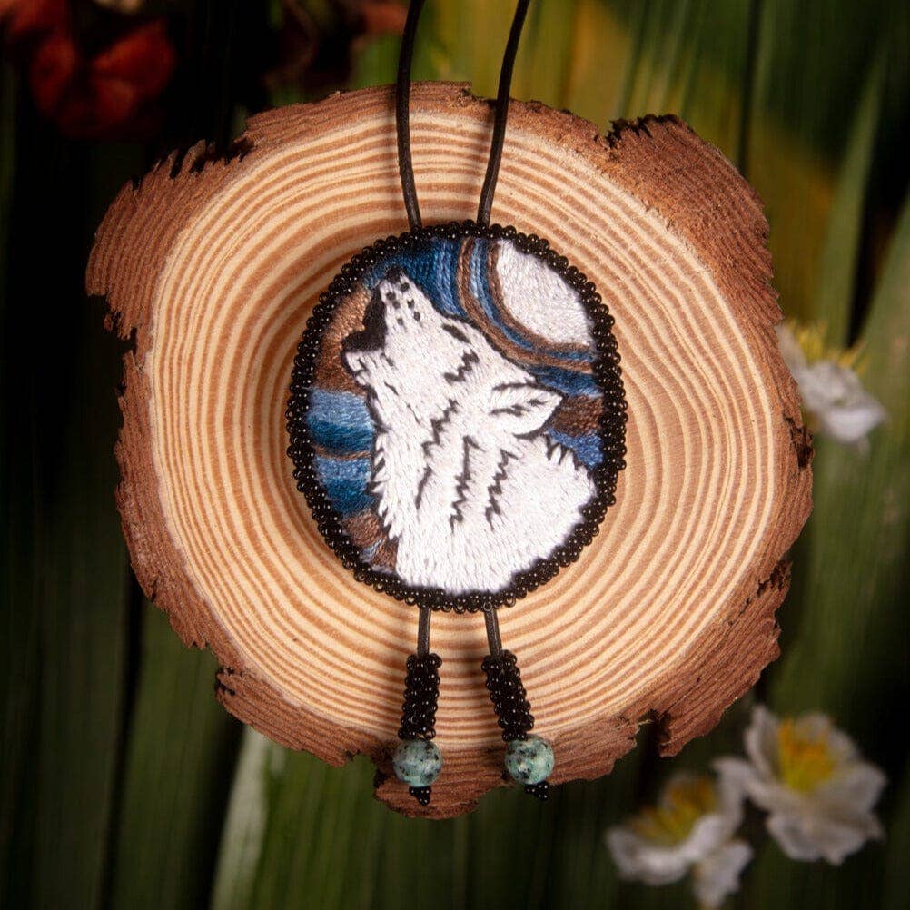 Lobo - Wolf-Inspired Beaded Bolo Tie