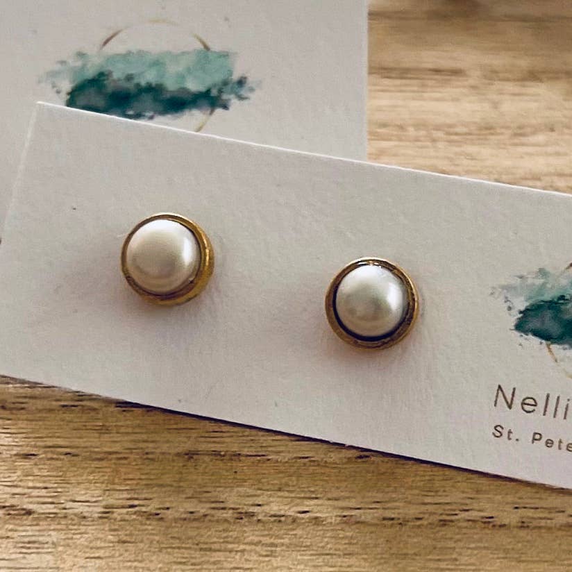 Cult Classic freshwater pearl stud earrings