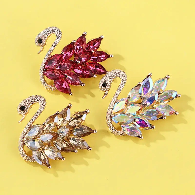 Crystal Swan Brooch – Sparkling Rhinestones