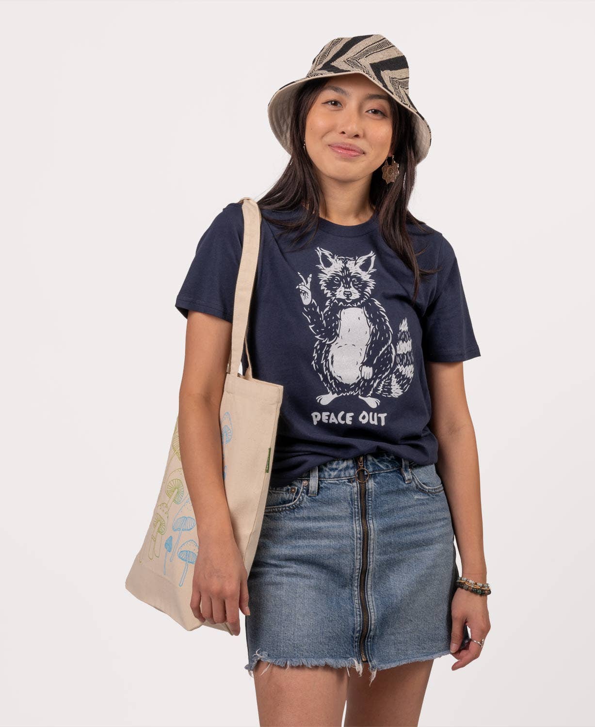 Peace Out Raccoon Organic T-Shirt - Unisex: XL