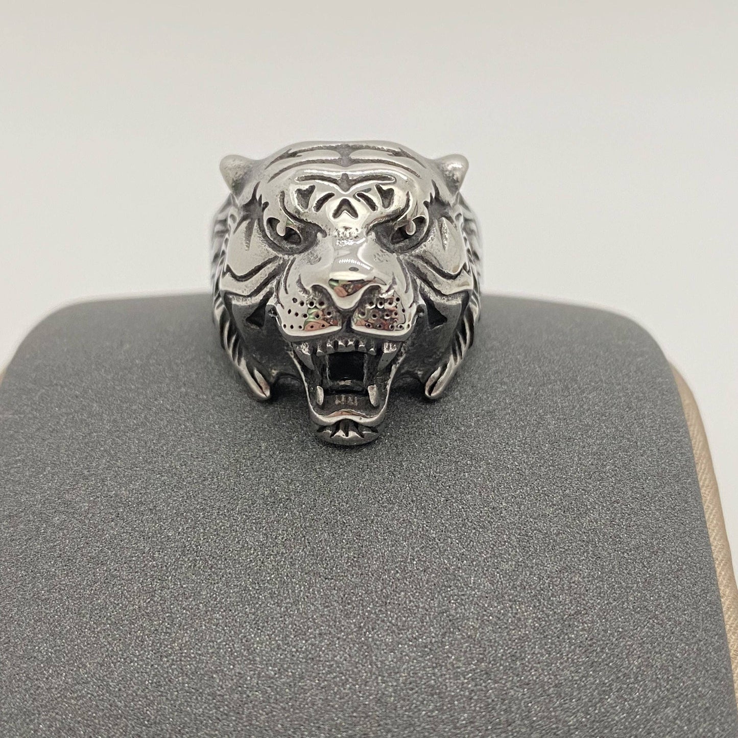 Stainless Steel  Personality Tiger Head Ring - MJ/MR