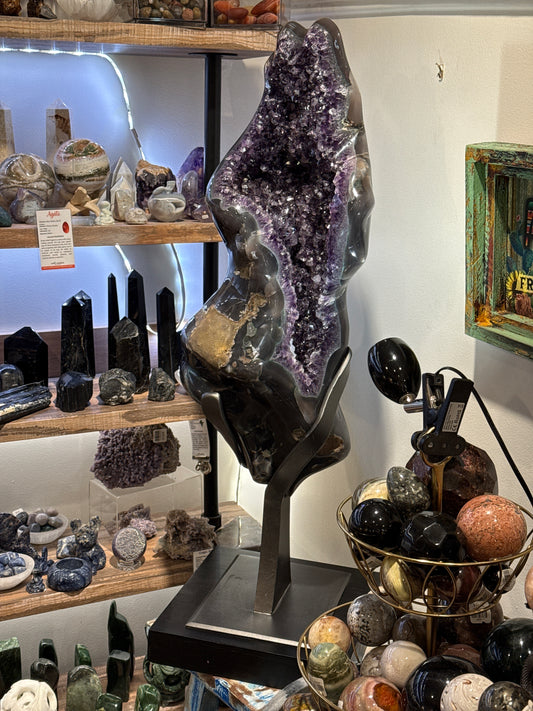 Aphrodite Amethyst on Stand