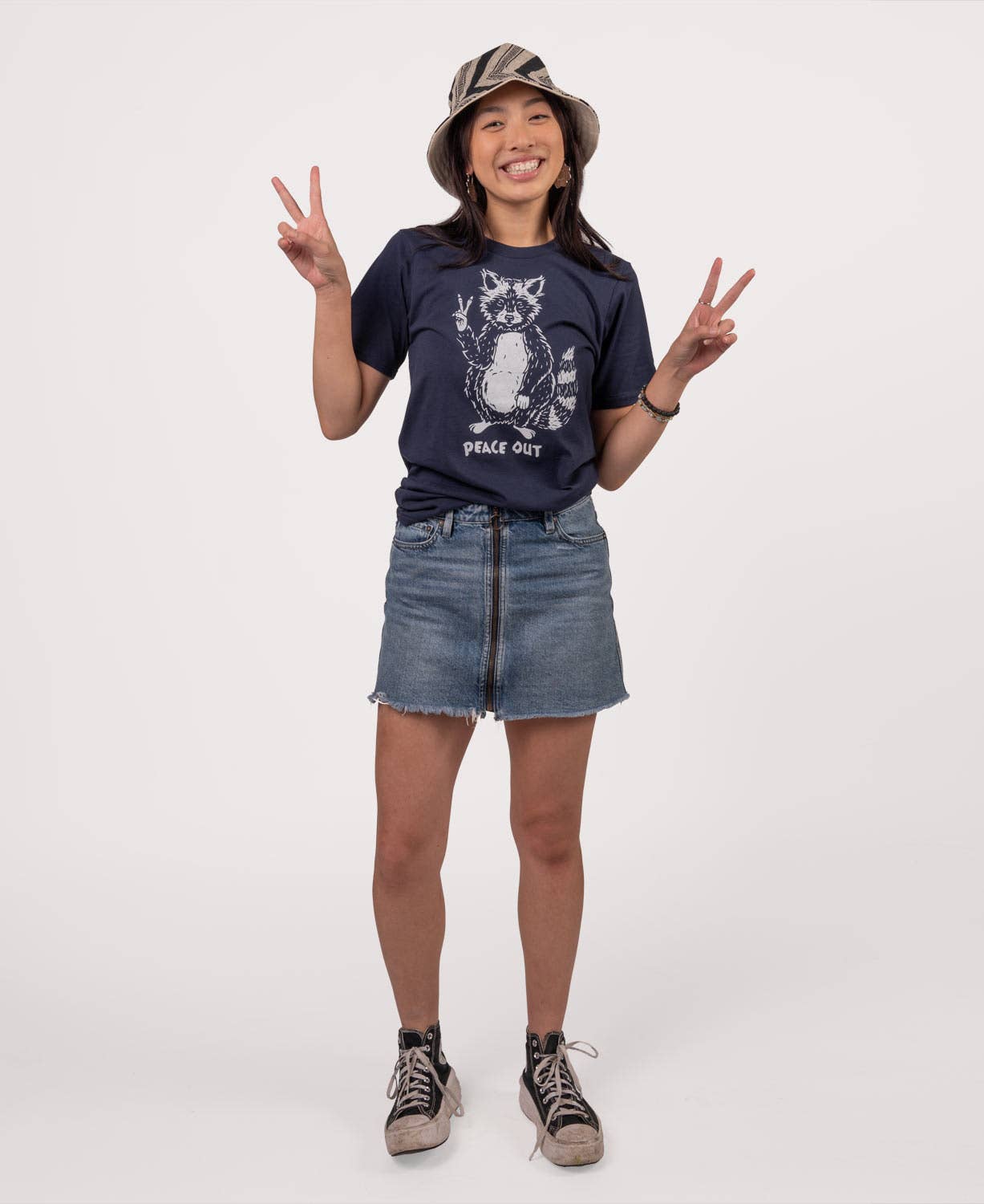 Peace Out Raccoon Organic T-Shirt - Unisex: XXL