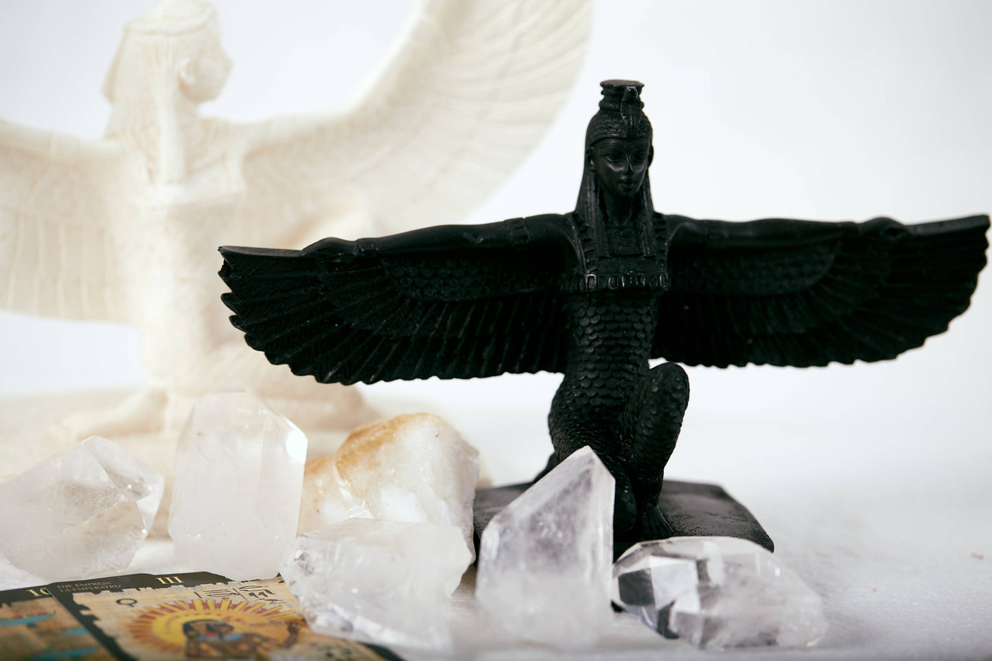 Isis Straight Wings Black Basalt 12.75oz
